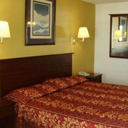 Rodeway Inn Goddard Extérieur photo