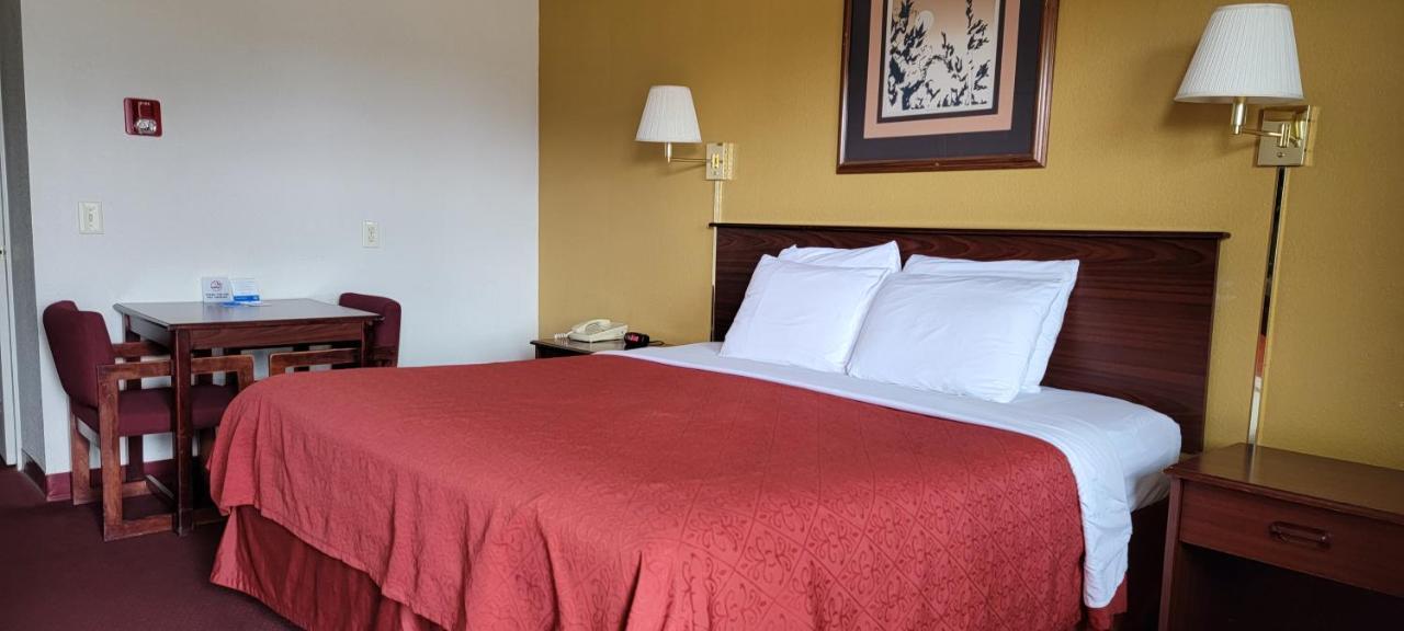 Rodeway Inn Goddard Extérieur photo