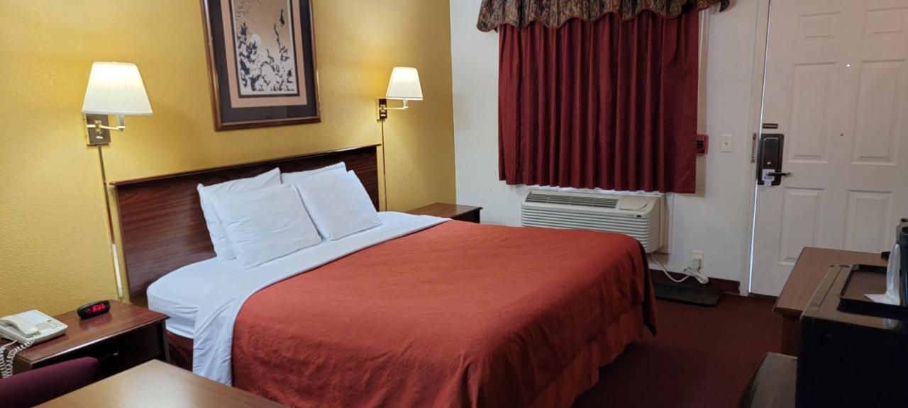 Rodeway Inn Goddard Extérieur photo