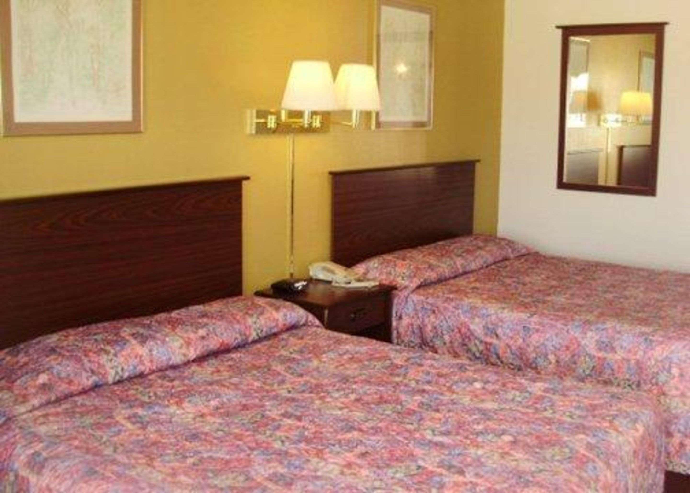 Rodeway Inn Goddard Extérieur photo
