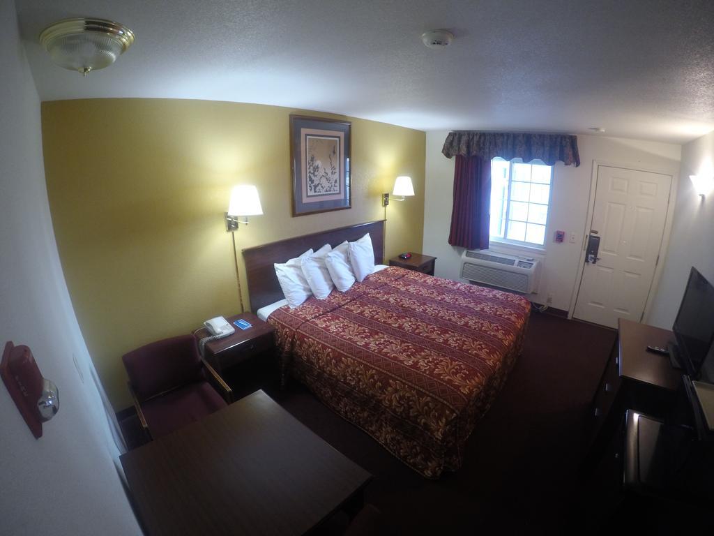 Rodeway Inn Goddard Extérieur photo