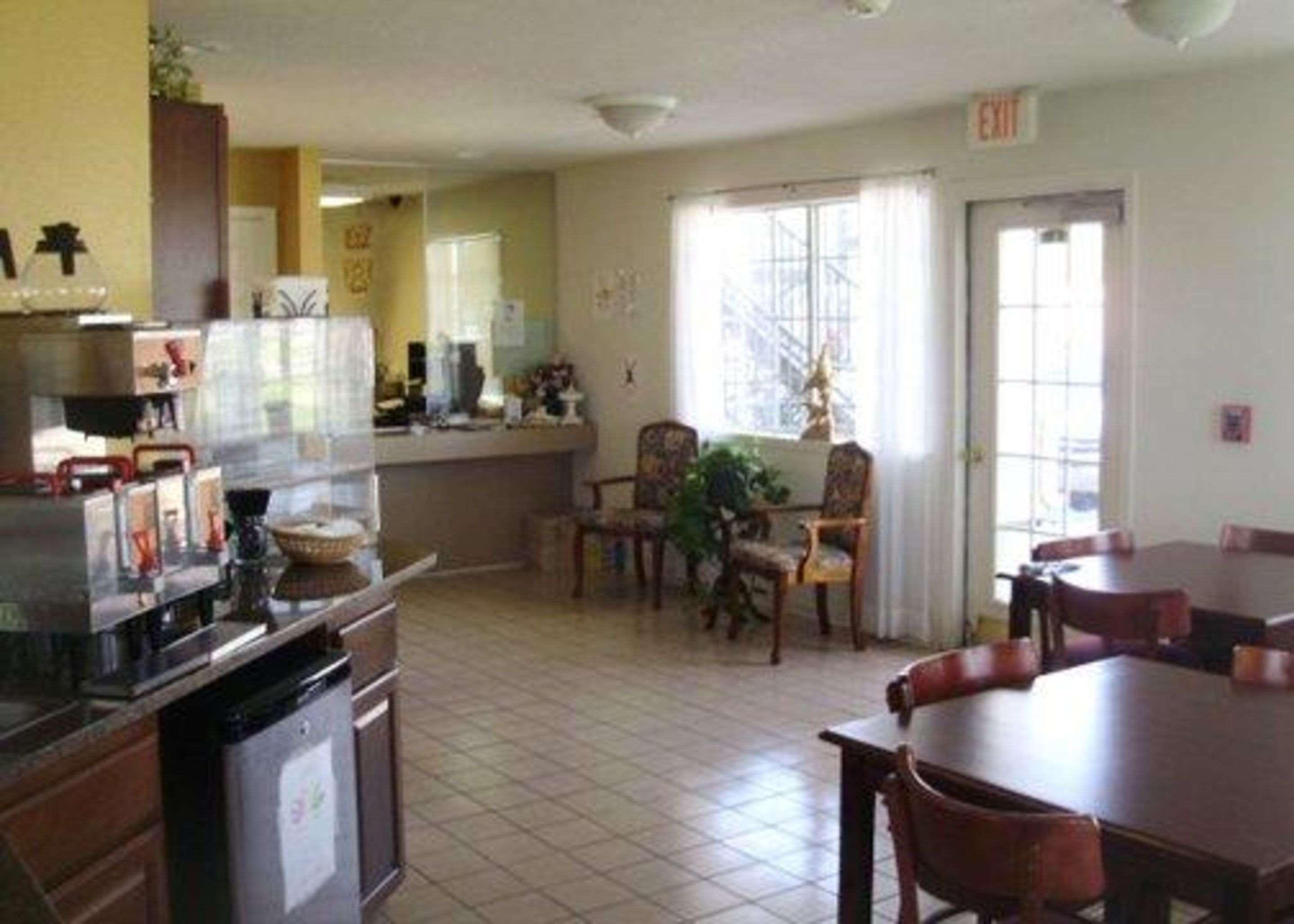 Rodeway Inn Goddard Extérieur photo
